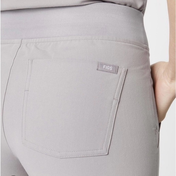 FIGS Womens Scrubs Set in Color Slate, Catarina Top Medium, Zamora Jogger Small - Picture 3 of 3